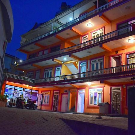 Hotel Santana ポカラ エクステリア 写真