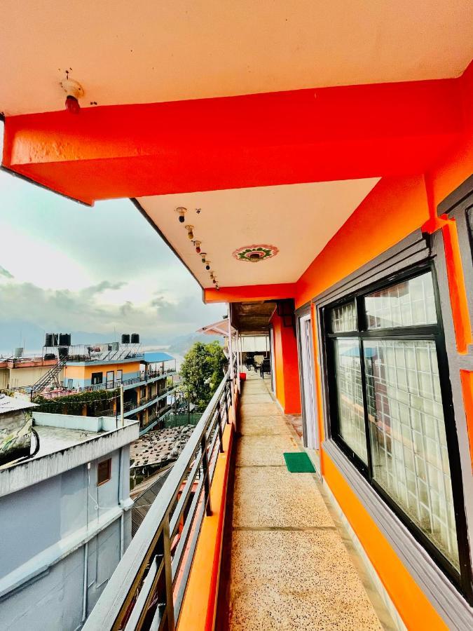 Hotel Santana ポカラ エクステリア 写真