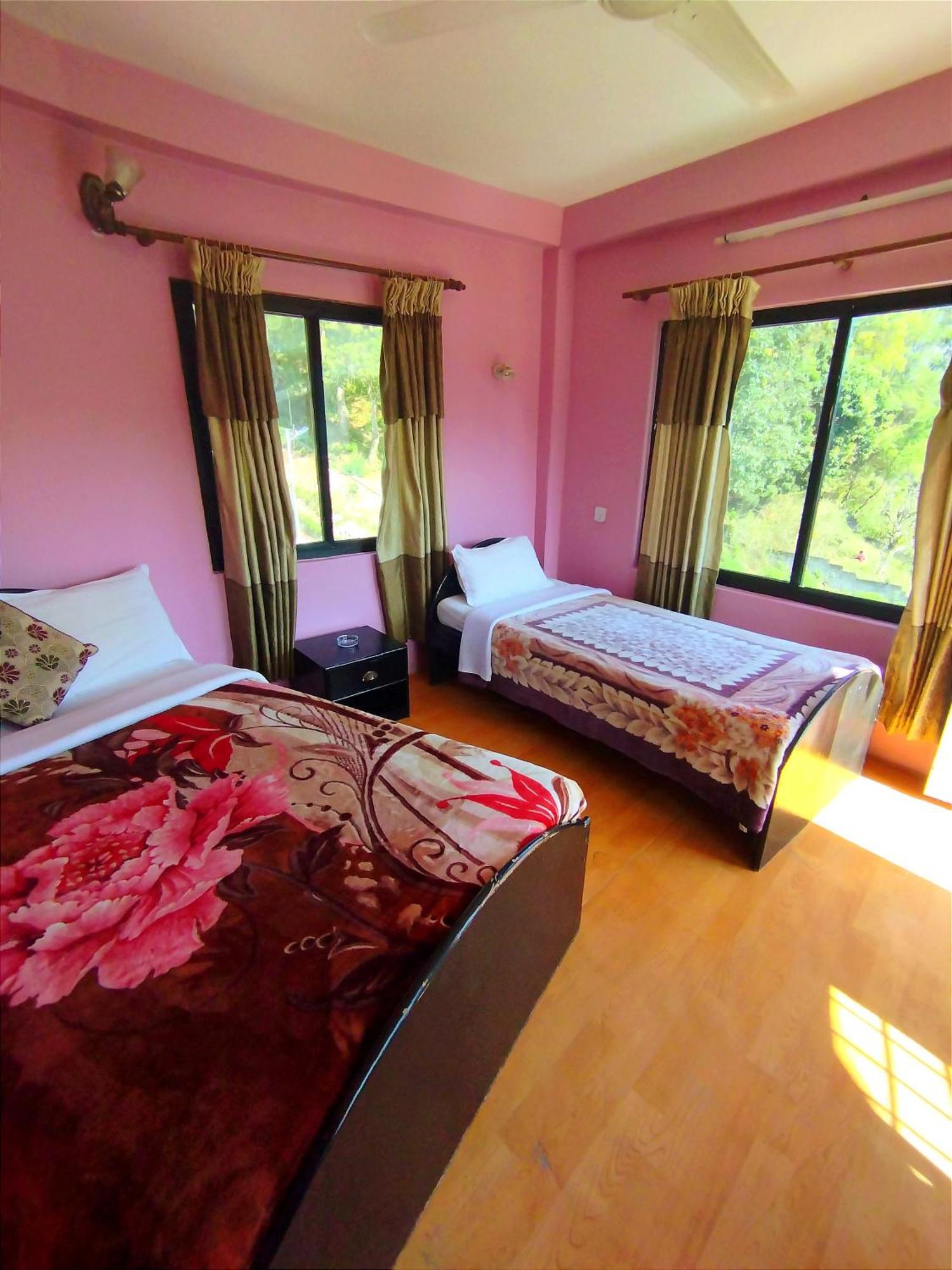Hotel Santana ポカラ 部屋 写真