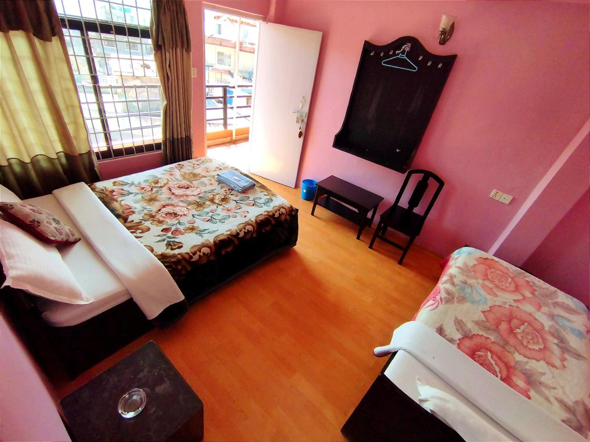 Hotel Santana ポカラ 部屋 写真