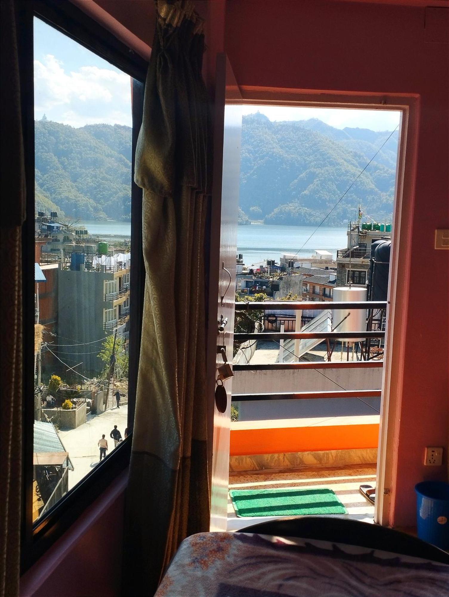 Hotel Santana ポカラ 部屋 写真