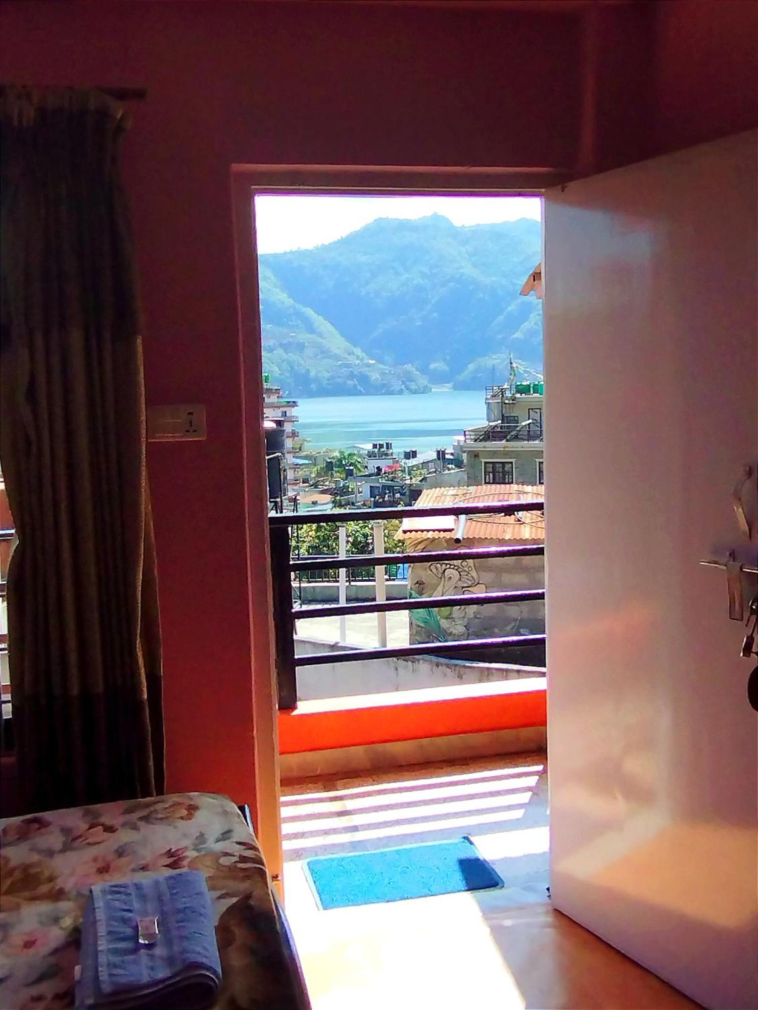 Hotel Santana ポカラ 部屋 写真