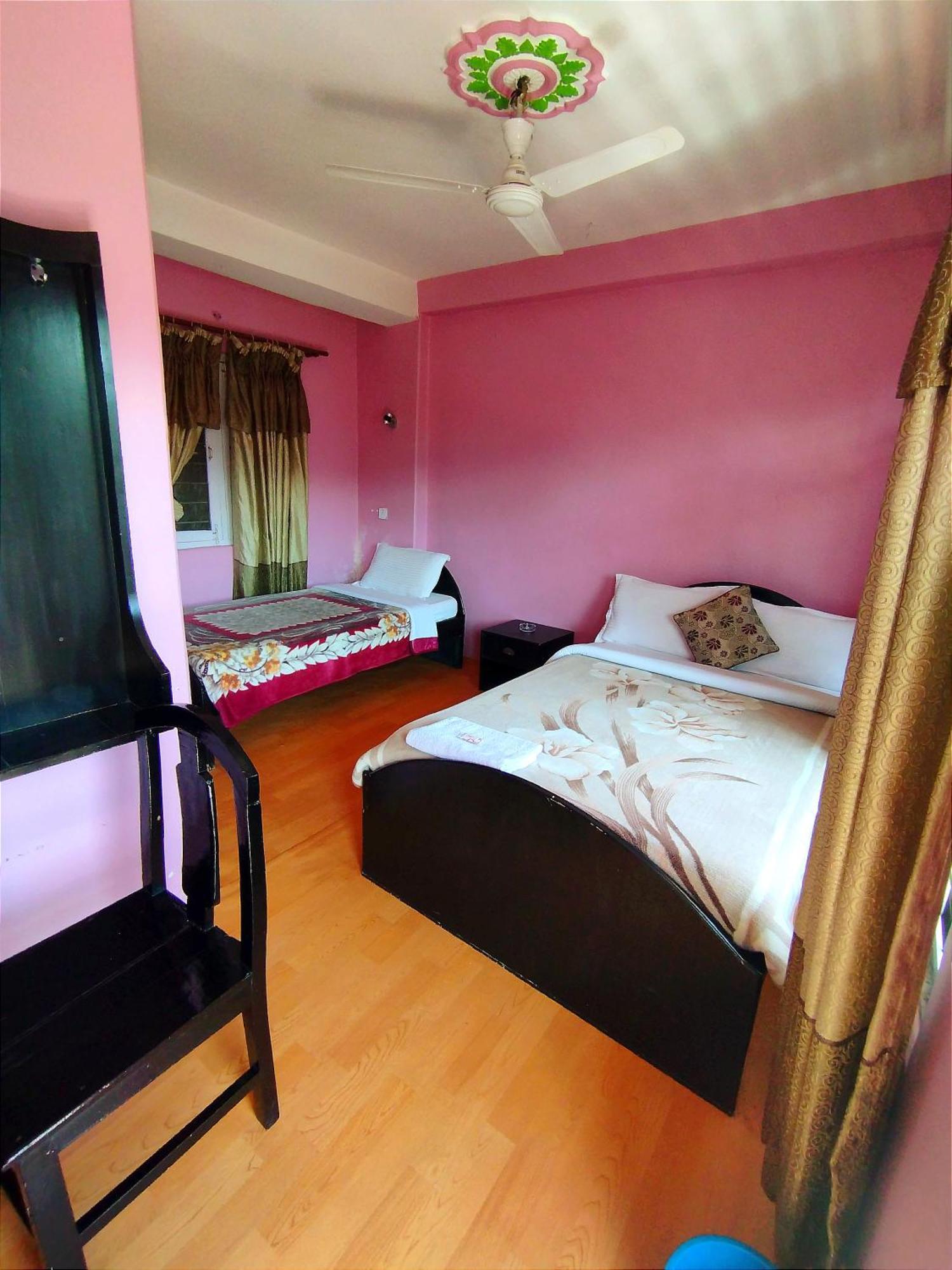 Hotel Santana ポカラ 部屋 写真
