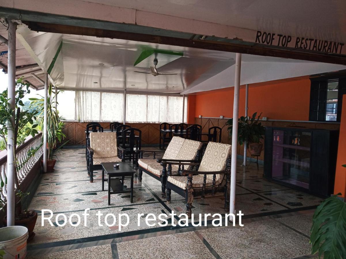 Hotel Santana ポカラ エクステリア 写真
