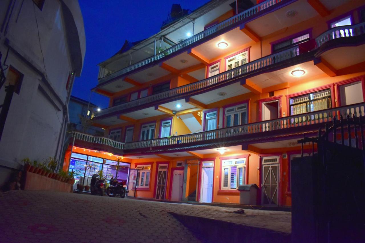 Hotel Santana ポカラ エクステリア 写真